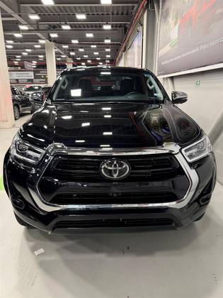 TOYOTA HILUX 2.8 D-4D TURBO DIESEL CD SRX PLUS 4X4 AUTOMÁTICO